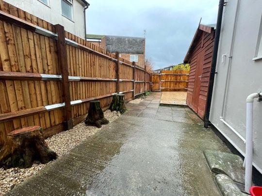 High Street, Aldershot, GU12 - Photo 1