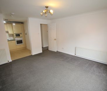 Russell Gardens, Edinburgh, EH12 - Photo 3