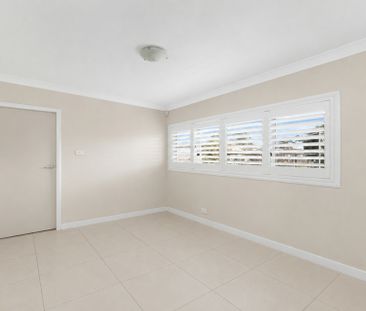 Great 3 Bedroom Home - Available Now! - Photo 2