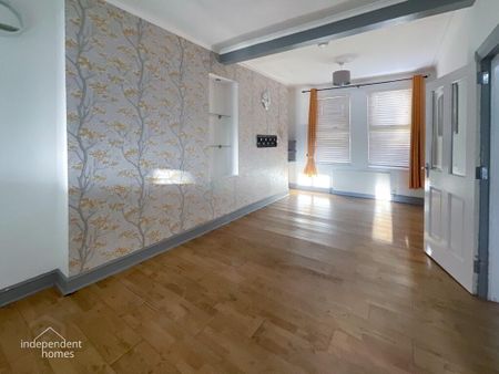 18 Albert Street, Larne, BT40 1LG - Photo 2