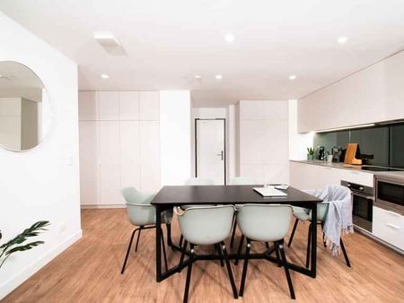 6 Bed Townhouse City View - Photo 2