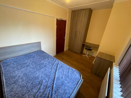 8 Bed Semi-Detached House, Egerton Road, M14 - Photo 4