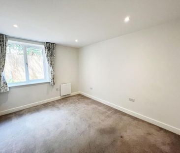 3 bedroom ground floor flat to rent - Photo 2