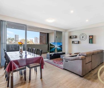 Immaculate 2 Bedroom Modern Apartment - Photo 3