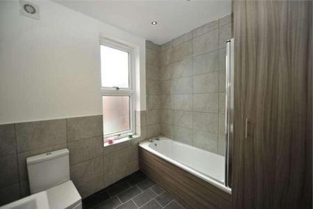 Autumn Place, Hyde Park, Leeds, LS6 - Photo 2