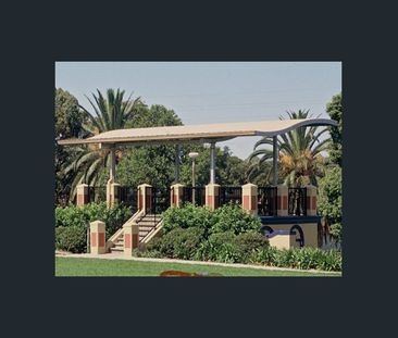 SPACIOUS AND LIGHT-FILLED 2-BEDROOM APARTMENT - Photo 2