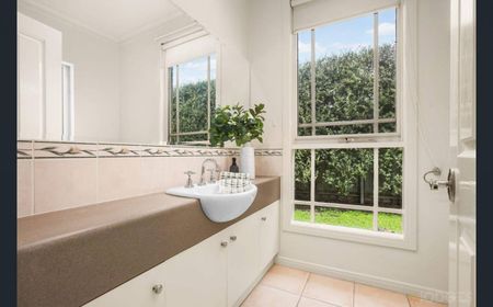 GREAT SIZED HOME | IDEAL LOCATION | STYLE AND COMFORT - Photo 5