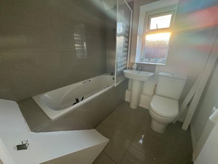 3 bedroom terraced house to rent - Photo 5