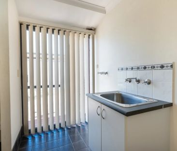 24 Ravenglass Crescent, Waikiki. - Photo 5