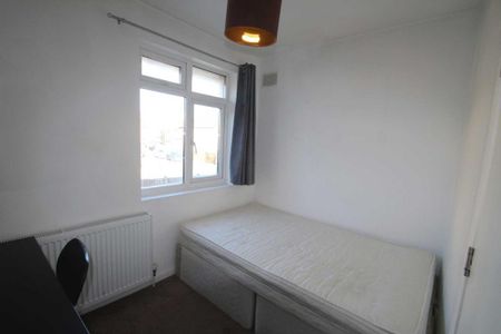 4 bedroom terraced house to rent - Photo 3