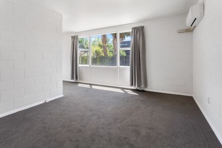 Refurbished, Sunny 2 Bedroom Unit in St Albans - Photo 5