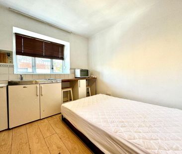 Studio to rent - Photo 5