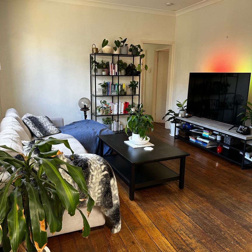 Beaconsfield - Photo 1