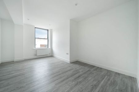 3 bedroom apartment to rent - Photo 4