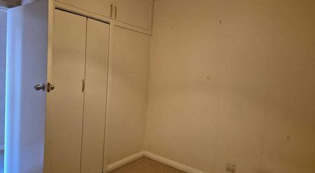 House for rent - Photo 2