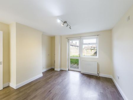 3 bedroom terraced house to rent - Photo 3