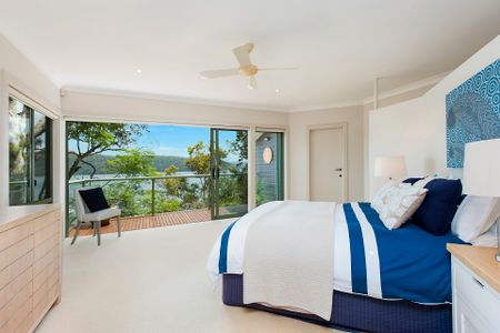 4 Bedroom Deep Waterfront Home - Photo 3