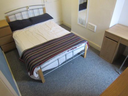 Eastleigh Road (3 bed) - Photo 4