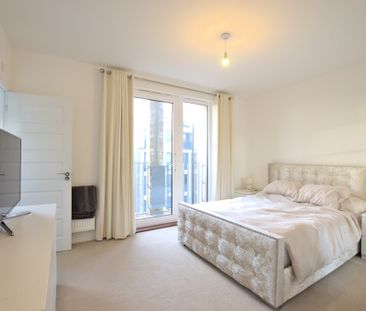 A modern presented, top floor, two bedroom apartment on the popular... - Photo 5