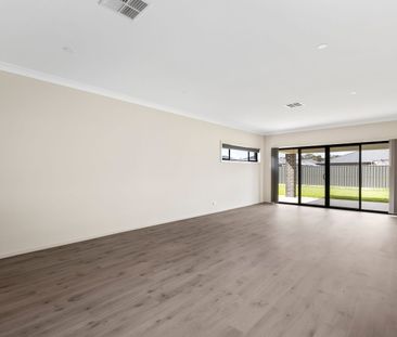 Sophisticated Comfort and Ample Space - Photo 2