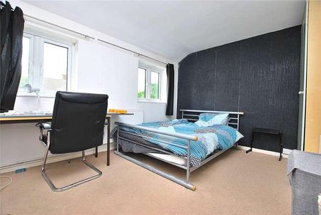 Applegarth Avenue, Guildford, Surrey, GU2 - Photo 3