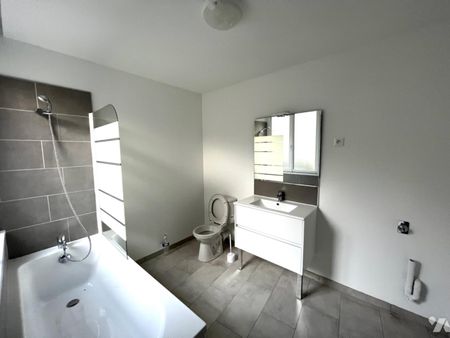 Appartement T2 rénové de 43 m2 en duplex comprenant: Rdc: salon-séjour, cuisine aménagée équ... - Photo 3