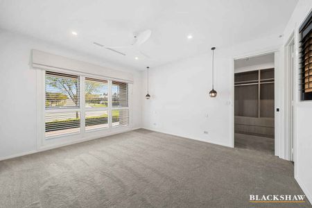 Executive Family Luxury in the Heart of Googong - Photo 2