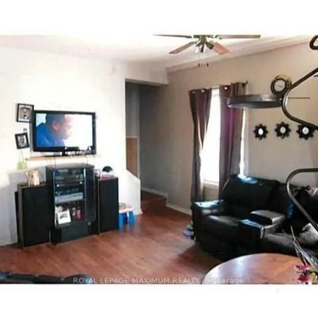 45 GOWAN STREET - Photo 3