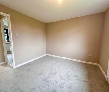 2 bedroom semi-detached bungalow to rent - Photo 4