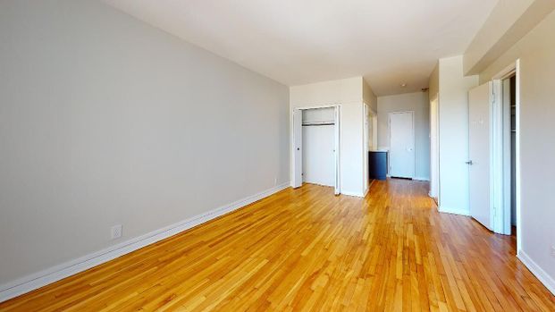 4875 Dufferin, Montréal, QC - Photo 1