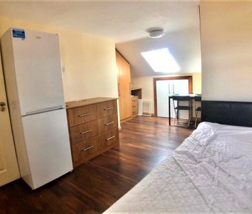 1 bedroom in a house share to rent - Photo 3