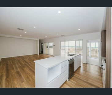 FAMILY LIVING AT ITS BEST IN BAYSWATER - Photo 3