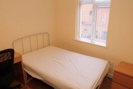 Queens Road (2 bed) - Photo 3
