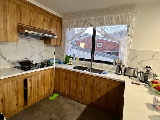 Endeavour Hills - Photo 1