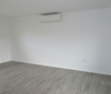 RENOVATED 2 BEDOOM APARTMENT! - Photo 5