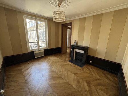 Location Appartement 2 pièces 44m² PARIS 8ème - Photo 4