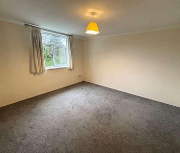 Green Court, Hall Green, B28 - Photo 3