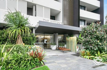 THE JEFFERSON - AS NEW - FURNISHED APARTMENT - Photo 4