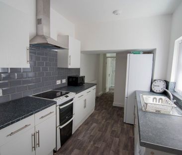 1 bedroom in a house share to rent - Photo 4