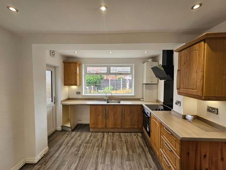 4 bedroom semi-detached house to rent - Photo 2