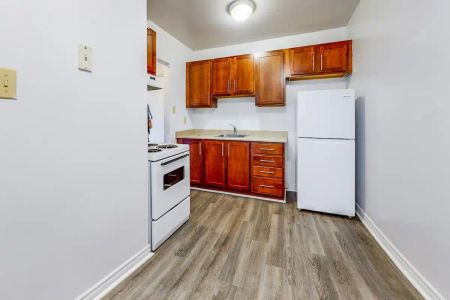 848-852 Kipps Lane Apartments — 1 Bedroom available at 848-852 Kipps Lane, London - Photo 2