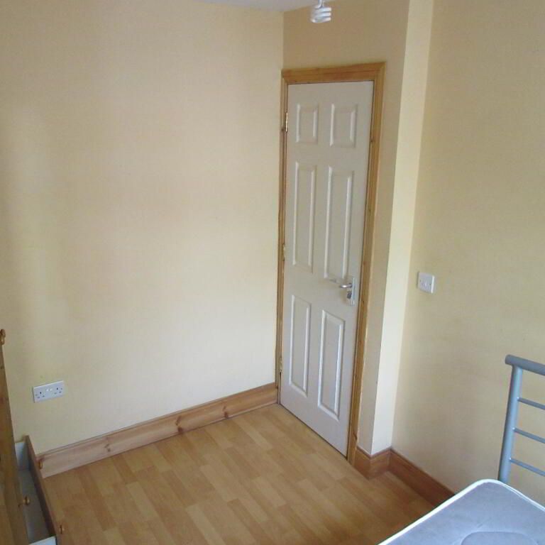 Upstairs Apartment, 131b University Avenue, Belfast, BT7 1GZ - Photo 1