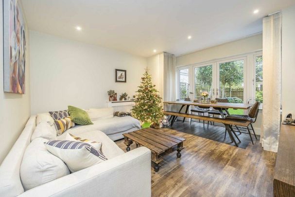 Nettlefold Place, Sunbury on Thames, TW16 - Photo 1