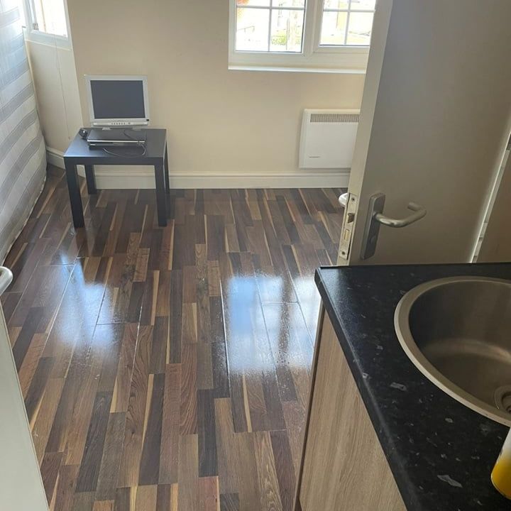 Studio Flat, Heather Gardens, NW11 - Photo 1