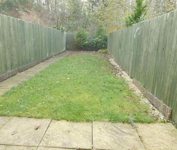 2 bedroom mews to rent - Photo 2