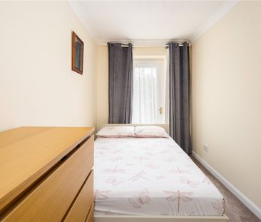 Victoria Hall, E16 - Photo 1