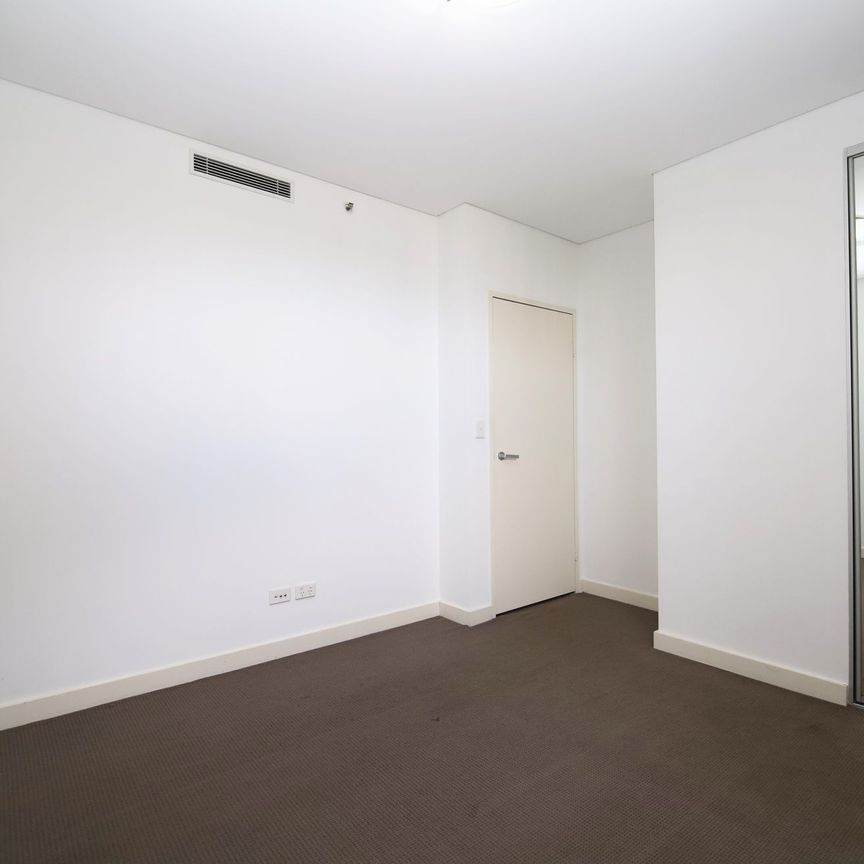 Modern 2 Bedroom, 2 Bathroom Apartment in the Heart of Bankstown - Photo 1