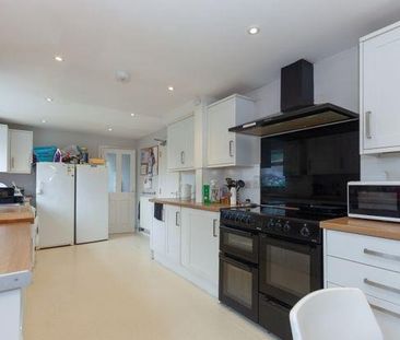 1 bedroom in a flat share to rent - Photo 4