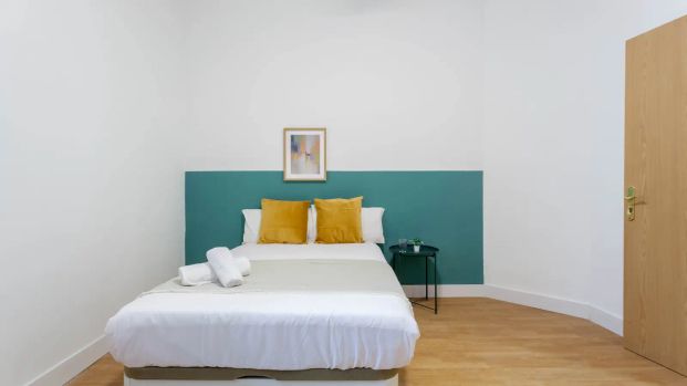Room in a shared 6-bedroom apartment for rent in Universidad - Photo 1