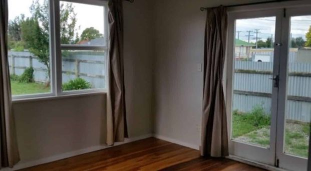 CAMERON CRES - 2 BDRMS $420 P/W - Photo 1